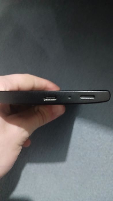 Vând urgent telefon Sony Xperia L2 (sau schimb cu telefoane vechi  de prin anii 2016 -2017)