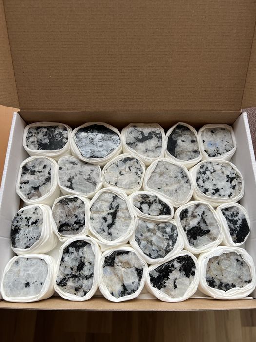 Кутия лунен камък