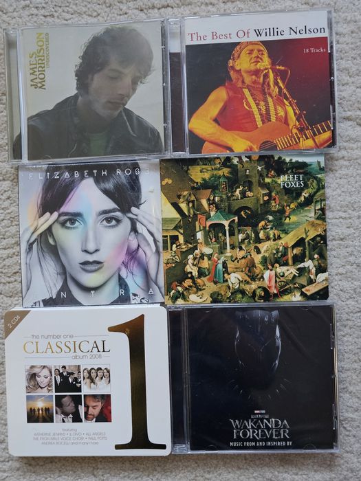 Оригинални компакт дискове от лична колекция