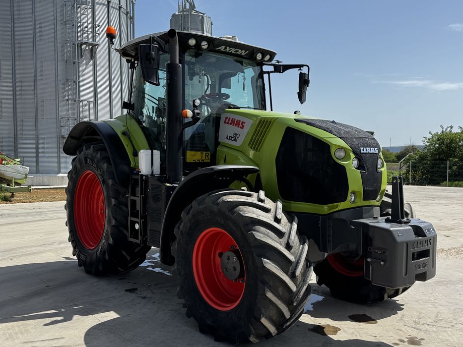 Claas Axion 810.