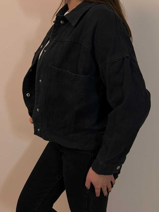 Черная джинсовая куртка (женская)