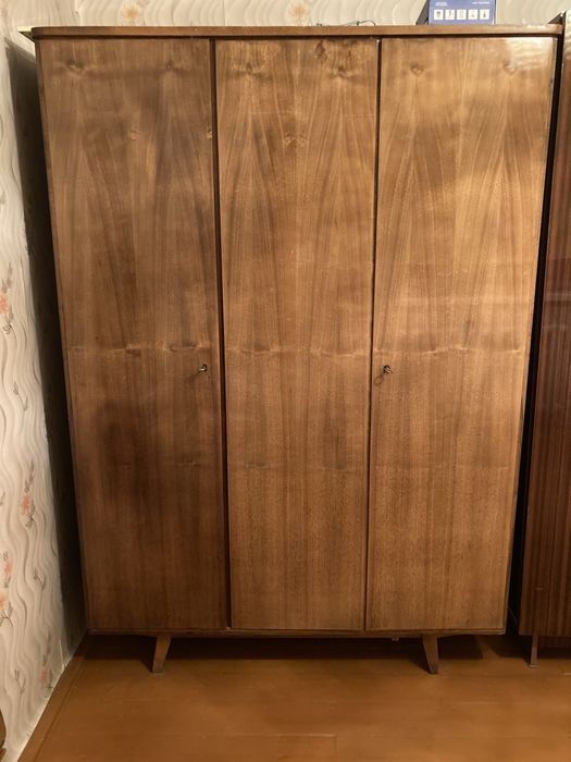 Продам два плательных шкафа