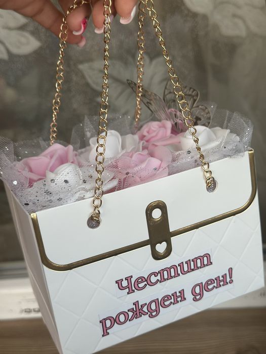 Чантичка с вечни рози