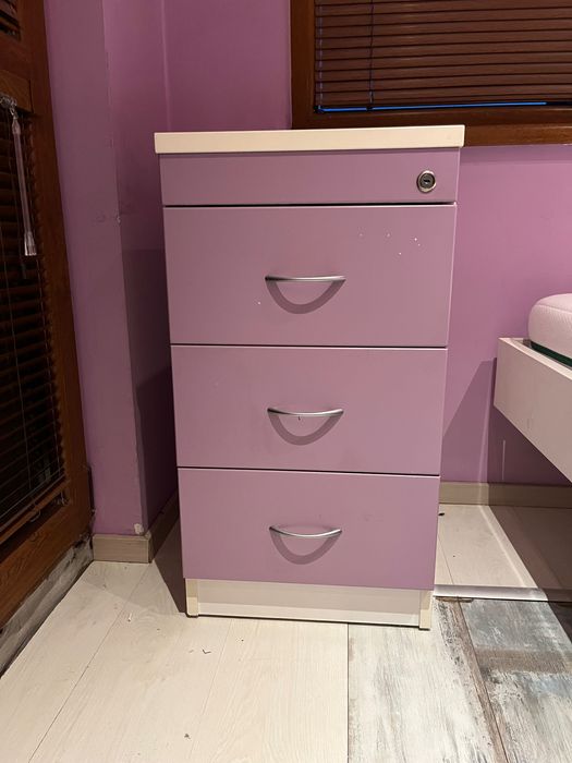 Комплект легло с матрак, нощно шкафче, бюро и шкаф