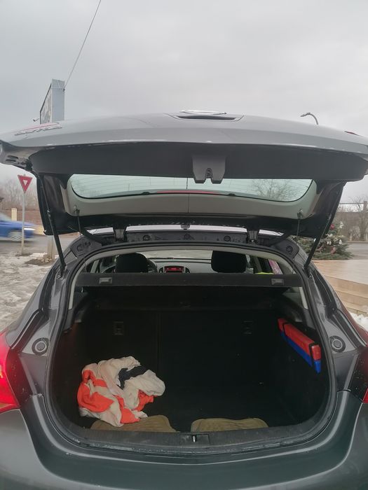 Vând sau schimb Opel astra j 1.4 benzina