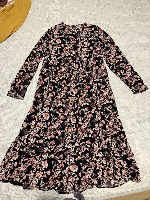 Продам женские платья почти даром