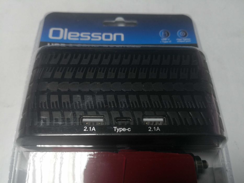 Adaptor bricheta auto x4 cu 2 usb + tip c