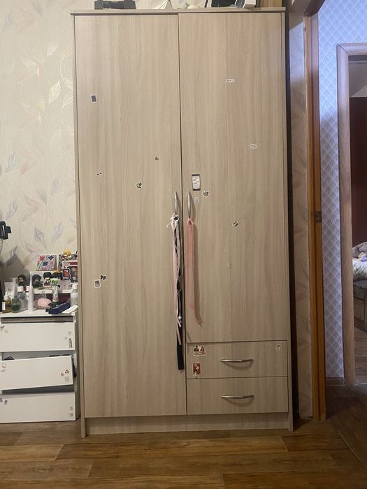 Белый шкаф для вещей