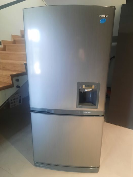 Холодильник Самсунг.