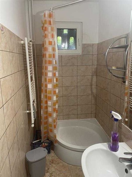 Inchiriez apartament 3 camere malu rosu