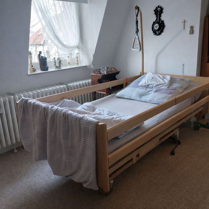 Paturi medicale electrice persoane cu dizabilități