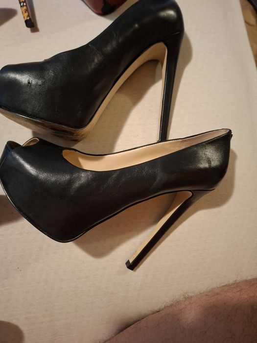 Oferta Pantofi cu platforma  si toc analt .la pret.redus