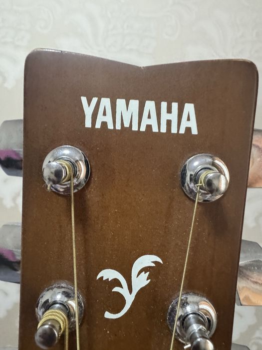 Продам гитару YAMAHA