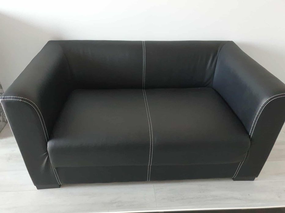 Черен Кожен Двуместен Диван