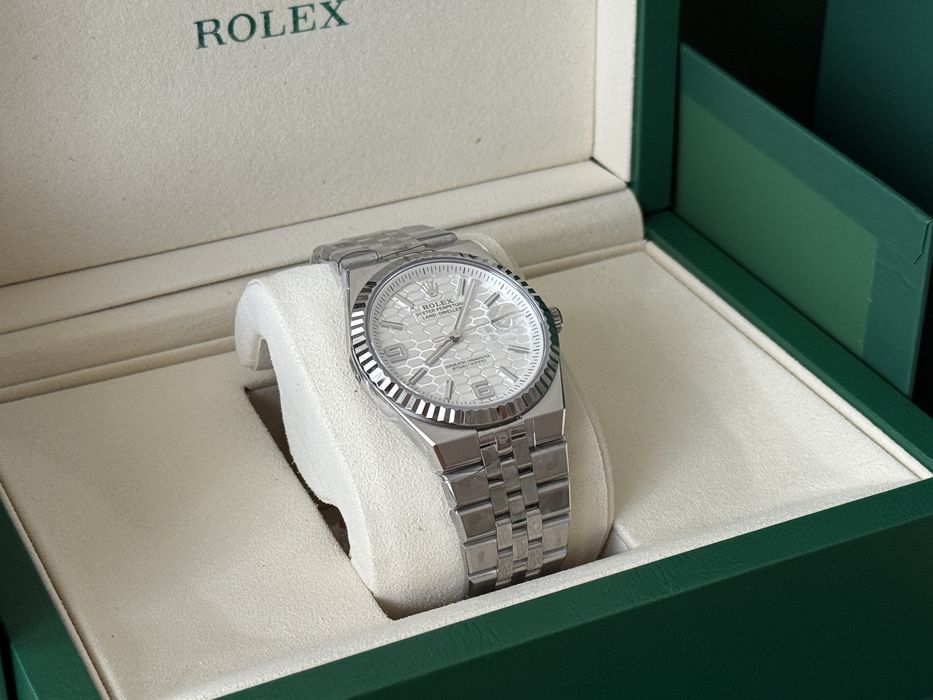 Часы Rolex Land Dweller