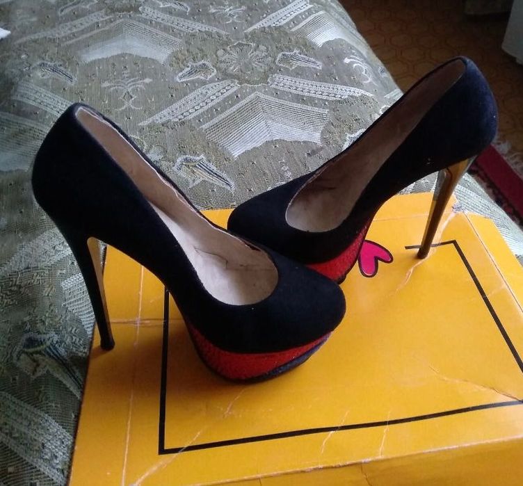 Продаются шикарные женские замшевые туфли на каблуке