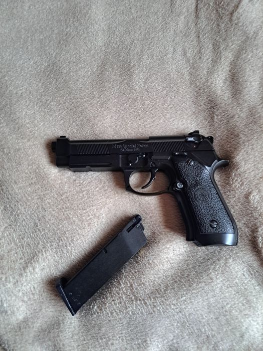 Vand replica pistol beretta M9+incarcator