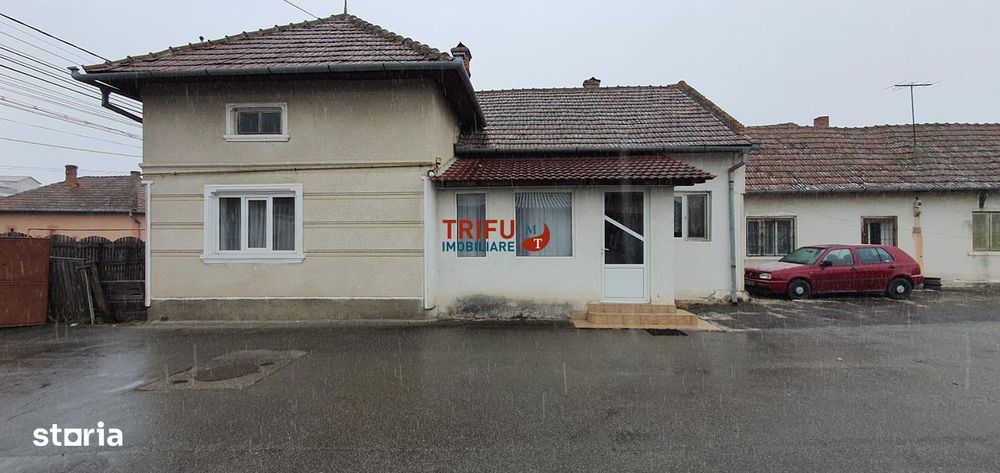 Casa de vanzare 4 camere Centru 1117mp teren