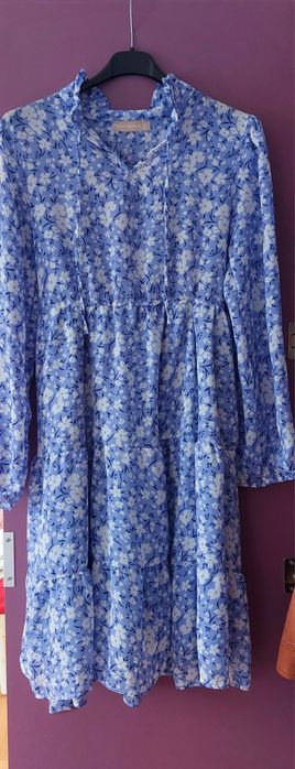 Дамска синя ролкя на бели цветчета,размер М