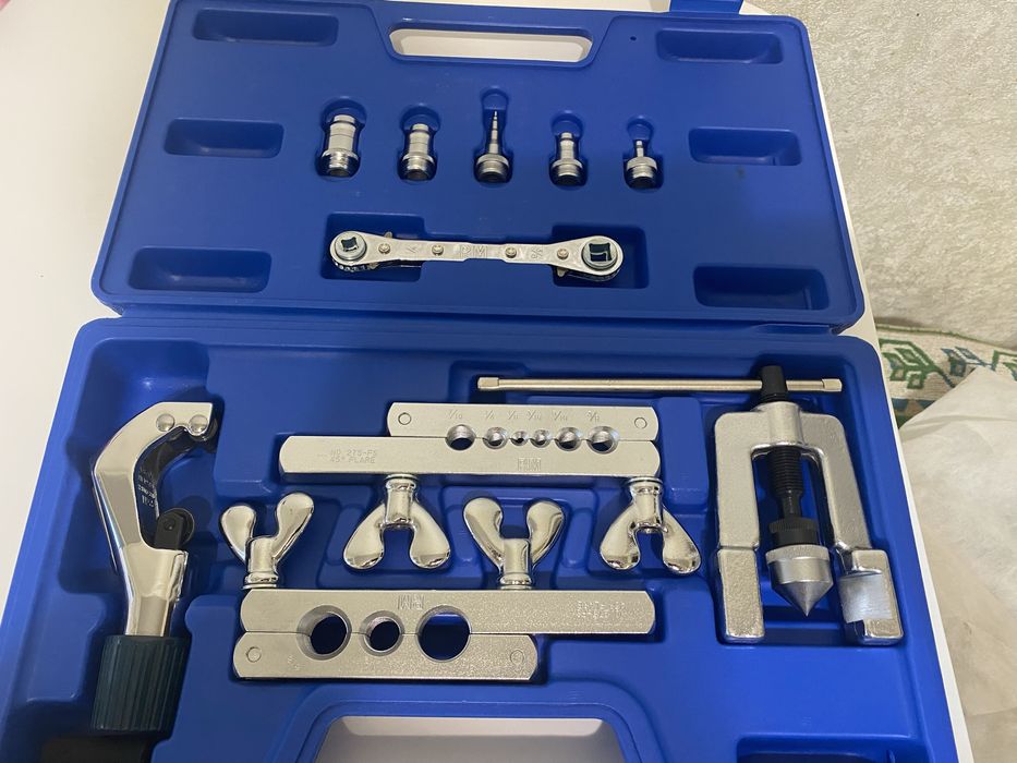 Продам  набор инструментов  для развальцовки медных труб.