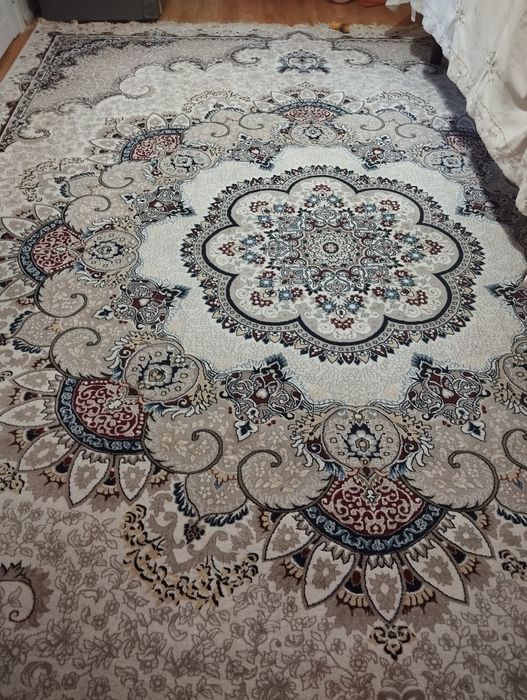 Красивый ковер для гостиной