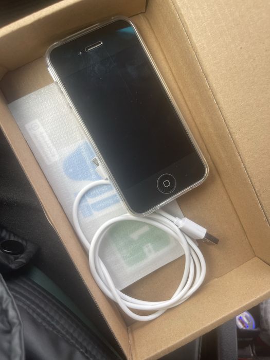 Продам Iphone 4s 8gb