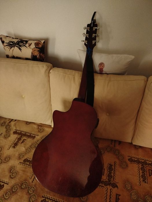 Chitară electro-acustica