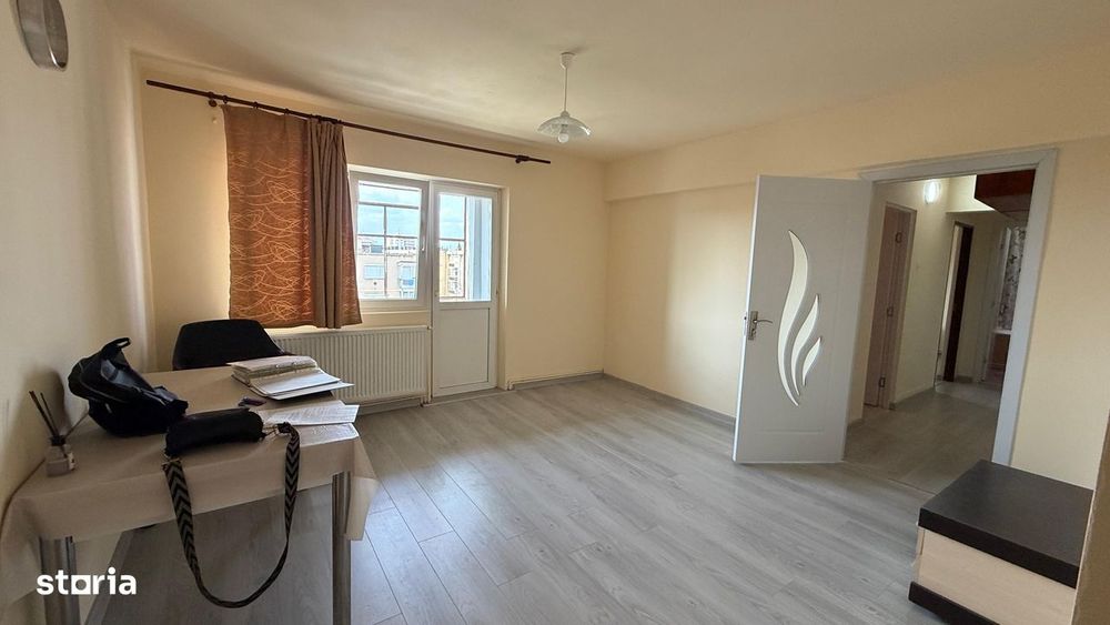 Apartament cu 3 camere decomandate, complet renovat,ultracentral Carei