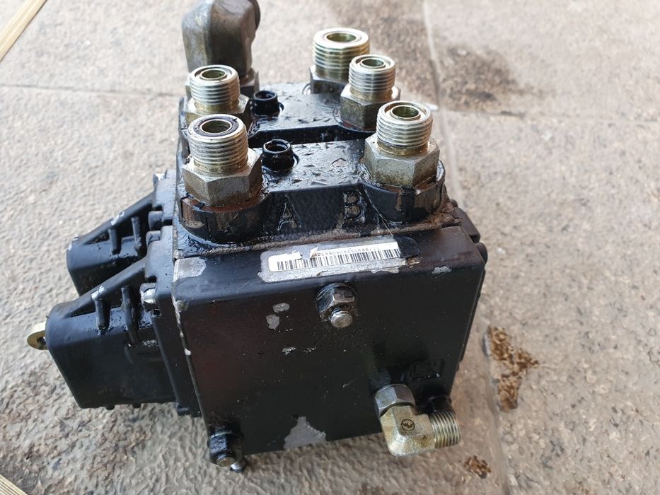 Distribuitor caterpillar