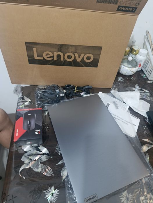 Ноутбук  Lenovo новый.