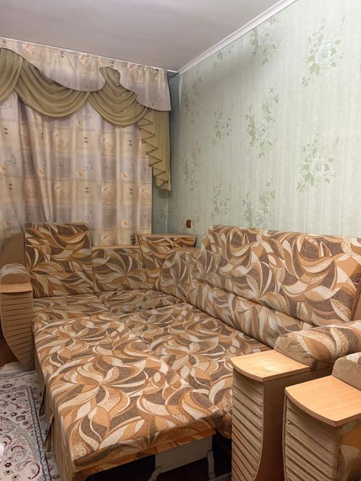 Диван с креслом.