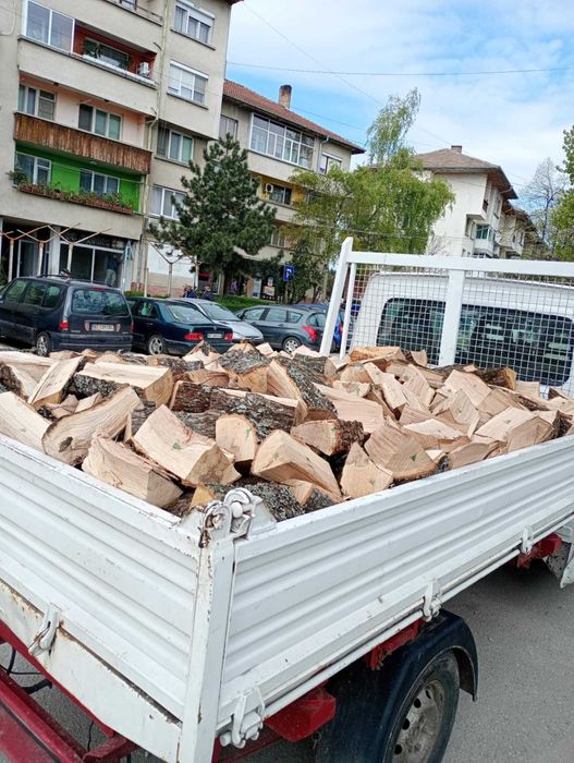 Предлагаме дърва за огрев