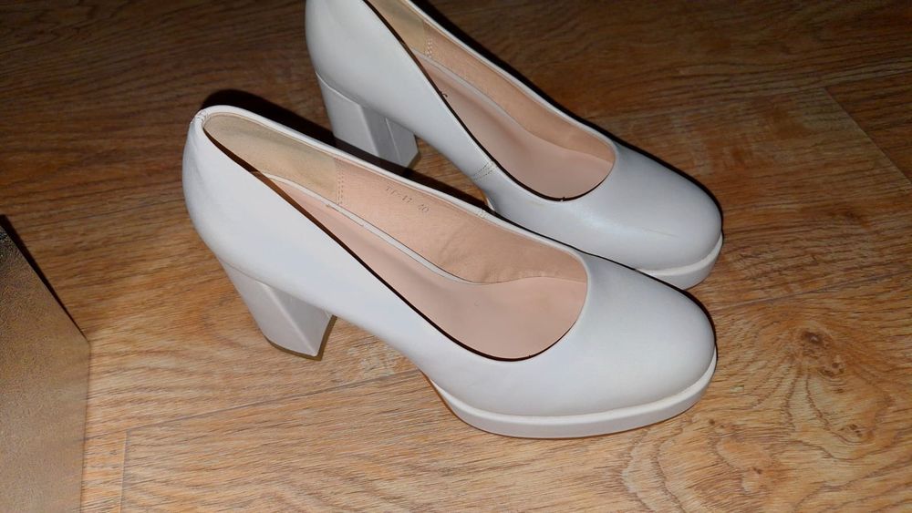 Туфельки бежевые