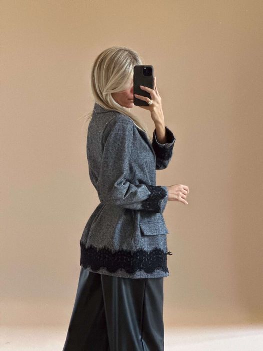 Уникално сако в сиво с дантела и колан