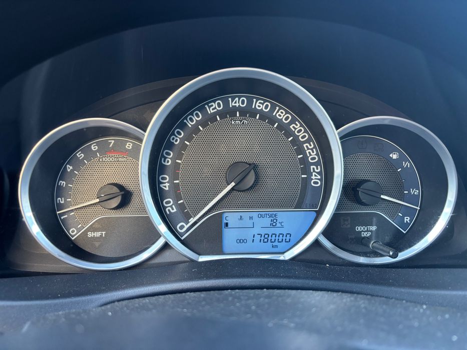 Автомобил Toyota Auris