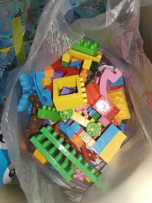 Стол и и стульчик с конструктором