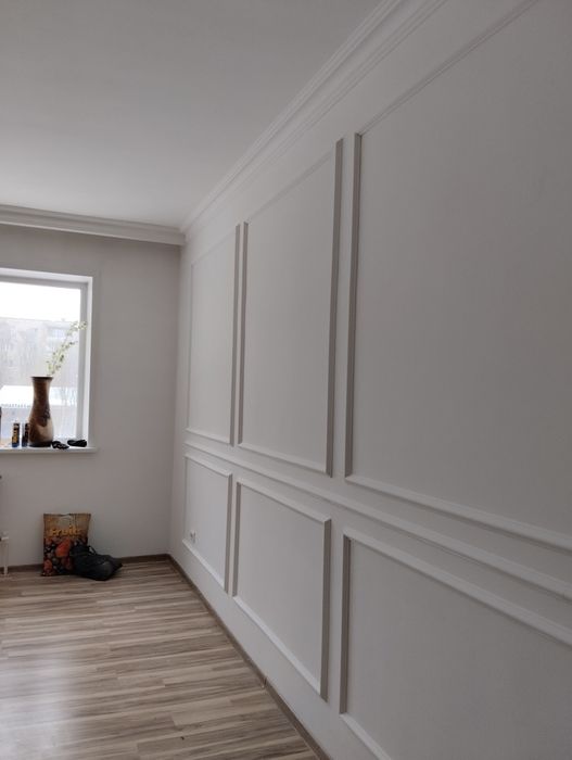 Поклейка обоев и галтелей