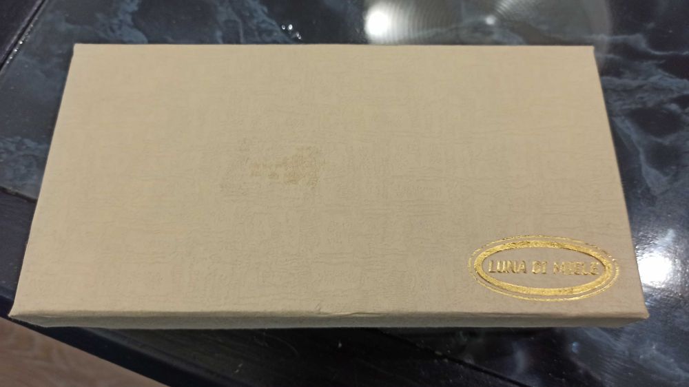 Колекционерска порцеланова кукла