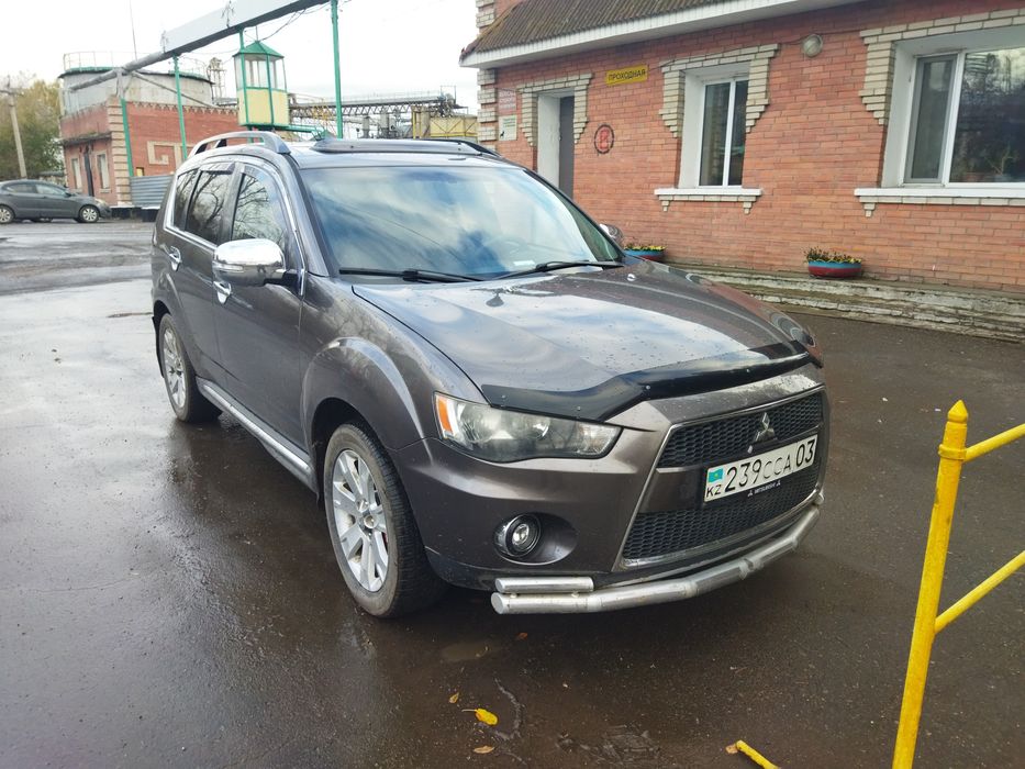 Мицубиси Оутлендер 2011