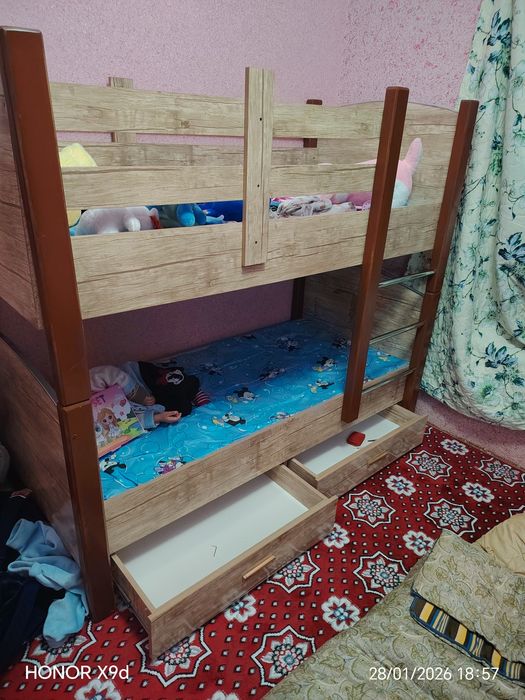 Bolalar yotoq kravati sotiladi