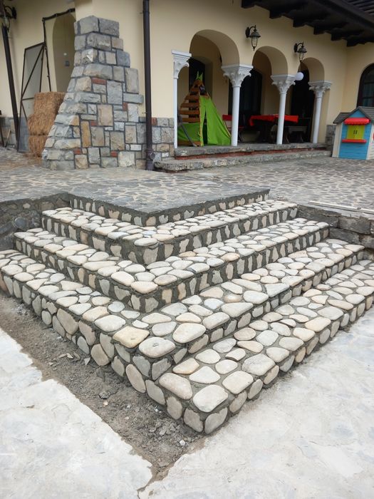 Vând piatra de munte și montez