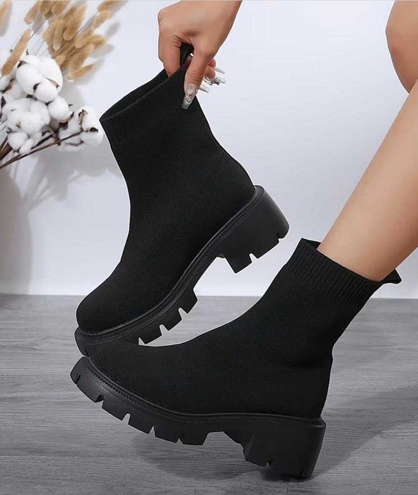 Нови ластични боти, отговарят на номер 40/41