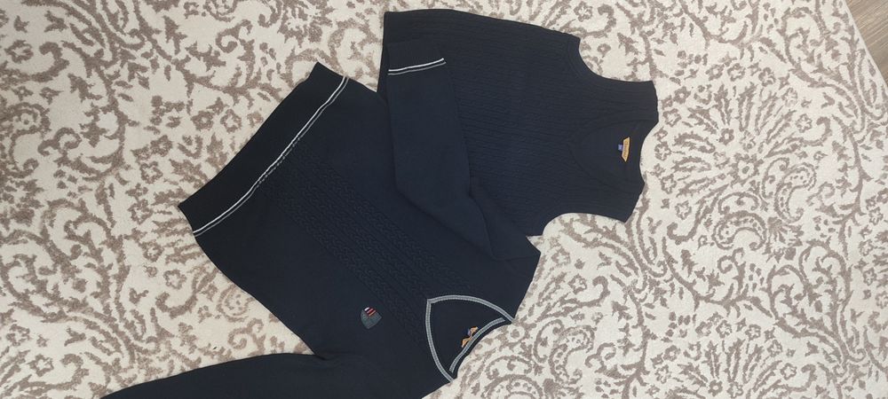 Кофты трикотаж. В школу 146см 3000