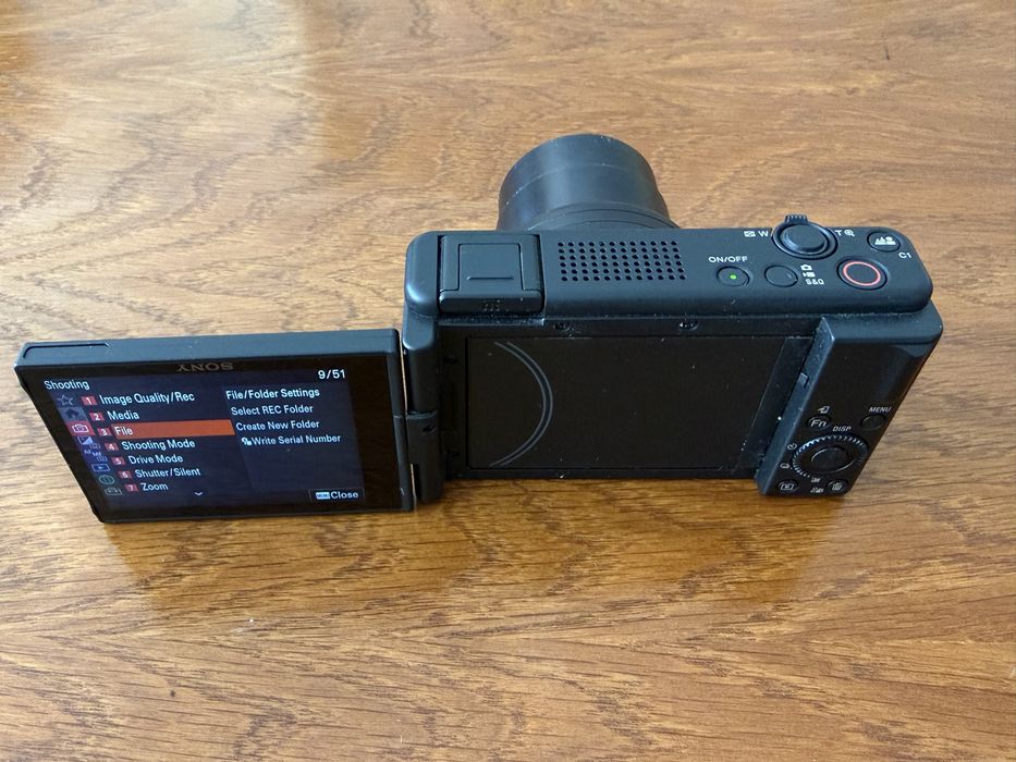 Apara foto compact Sony zv1 ii , m2 an 2026