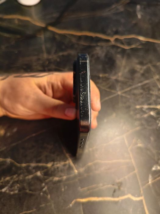 Продам Iphone 16 pro