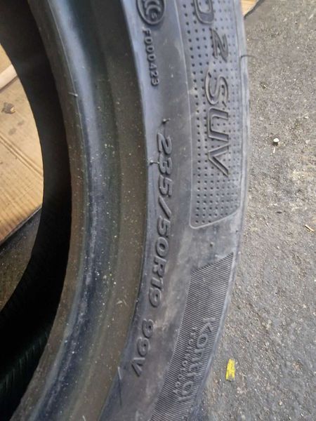 2 Hankook R19 235/50
летни гуми DOT4422