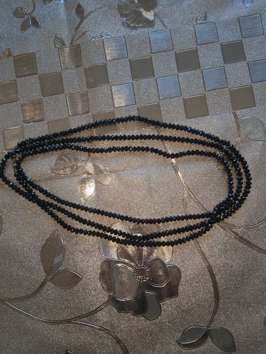 Бусы из чёрного граната