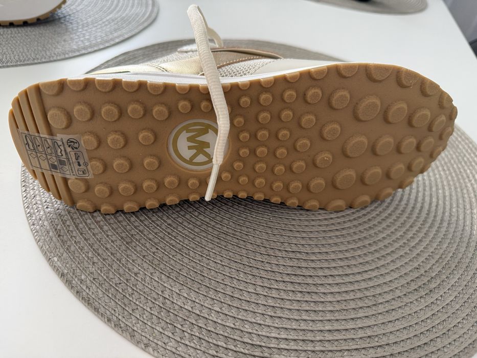 Vand adidasii noii