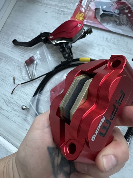 Manete frana fata spate hidraulice negru rosu plus etrier si furtun