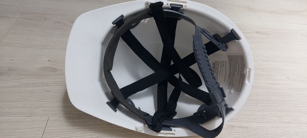 Продам каску с подшлемником